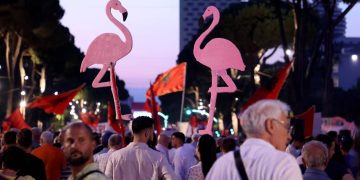 Media franceze: Rama shpenzoi 4.2 mln euro për Kanye West, por nuk arriti të shuajë zemërimin e shqiptarëve