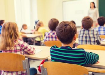 PISA 2025/ Alarm për arsimin shqiptar: 4 në 10 nxënës shqiptarë nuk arrijnë nivelin bazë në shkencë