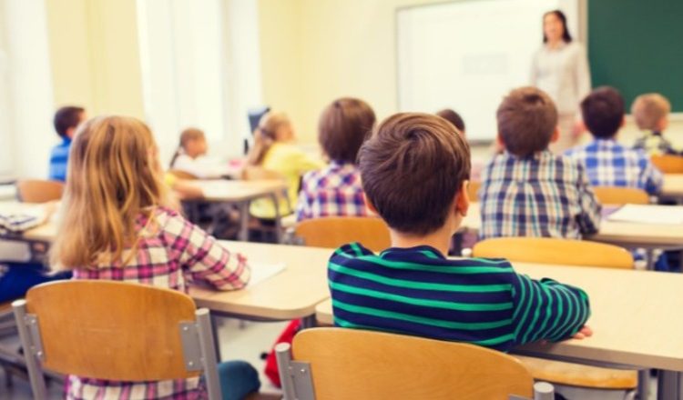 PISA 2025/ Alarm për arsimin shqiptar: 4 në 10 nxënës shqiptarë nuk arrijnë nivelin bazë në shkencë
