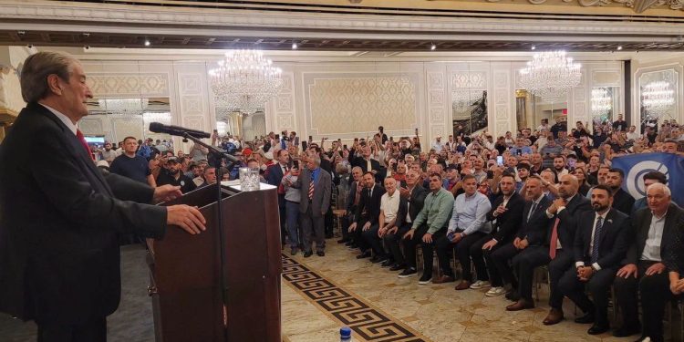 “Le Courrier des Balkans”: Rikthimi triumfal i Sali Berishës në SHBA, në Konventën Republikane me Trump dhe Vance