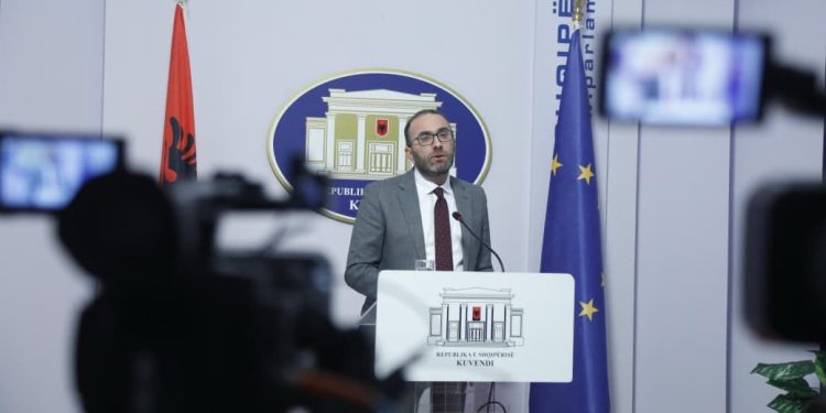 Skandali i SHISH/ Bardhi – Ramës: Alibia jote ka rënë, dil dhe jep dorëheqjen!