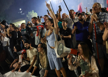 Gazeta gjermane: A do të bëhet “Revolucioni i Flamingove” rrezik për pushtetin e Edi Ramës?