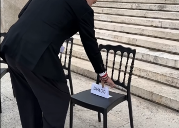 Studentët e refuzuan, Rama vijon sërish me karriget e “monologut”